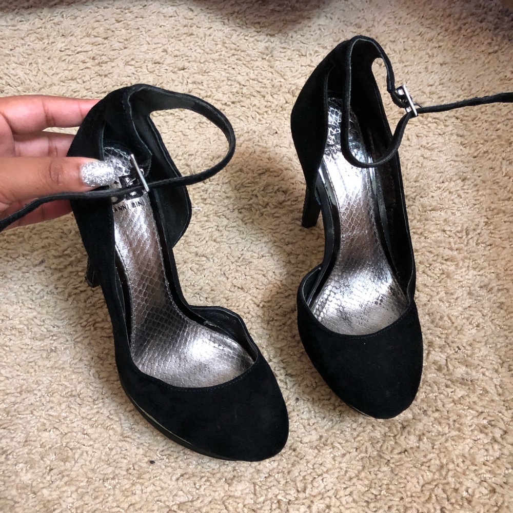 👠 black bedazzled heels ⚡️🎀